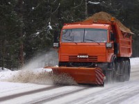 Более 200 единиц техники вышли на борьбу со снегопадом на дорогах в Тверской области  - Новости ТИА
