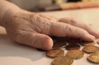 Пенсионный возраст вырастет, а пенсии наоборот - Блоги ТИА