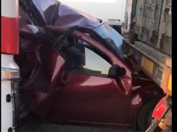 Два большегруза расплющили легковушку под Тверью - Новости ТИА