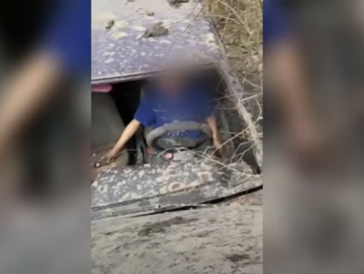 Под Тверью гаишники обнаружили застрявших в грязи подростков на "восьмерке" - Новости ТИА
