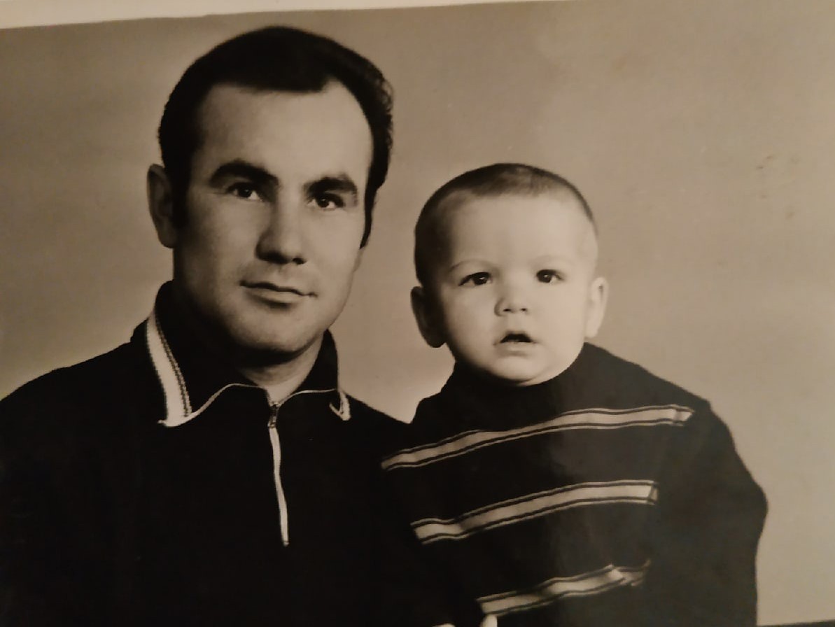 Виктор Филиппович с сыном. Фото из личного архива