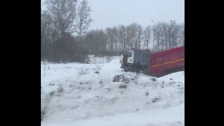 В Тверской области два грузовика вылетели с трассы М-10 - новости ТИА
