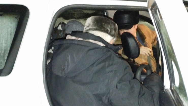 Зимний патруль отряда "Сова" спас подростков, оказавшихся морозной ночью на дороге - новости ТИА