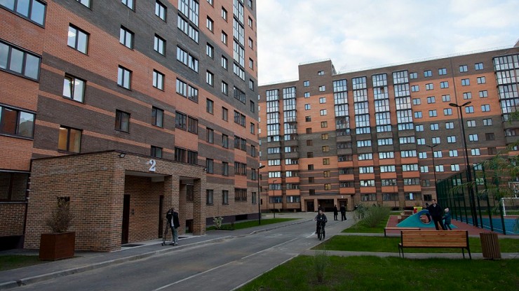 Любителям бросать мусор в окно объяснили, чем это грозит - новости ТИА