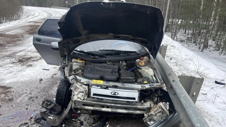 В Тверской области в столкновении машин на встречной полосе пострадали пассажиры - новости ТИА