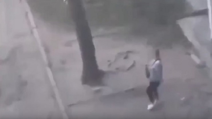В Твери нашли женщину, буянившую на детской площадке - новости ТИА