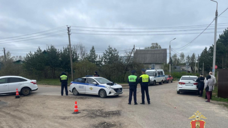 Пассажир такси попытался избавиться от наркотиков перед полицейскими - новости ТИА