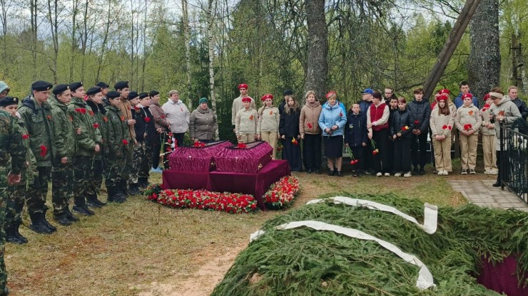В Тверской области состоялась церемония перезахоронения останков бойцов Красной Армии - новости ТИА