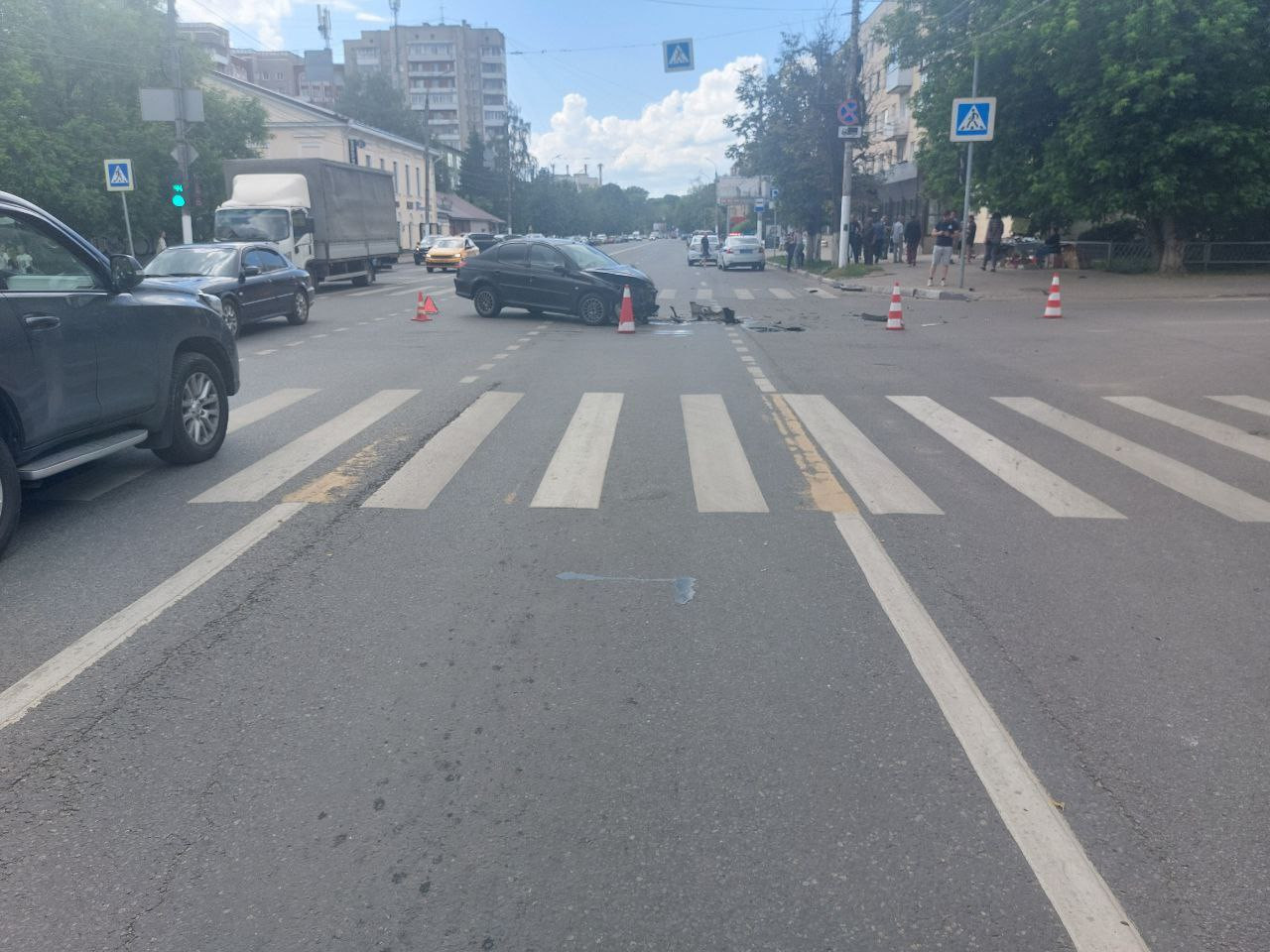 Опубликовано видео с места серьёзного ДТП с мотоциклом и легковушкой в  Твери - ТИА