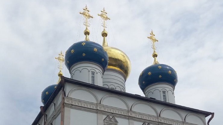 Настоятель храма рассказал о чудесном исцелении от мощей тверского святого - новости ТИА