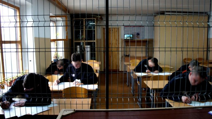 Как в школе, только строже: в Твери осужденные сдают экзамены за решеткой - новости ТИА