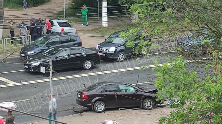 В Твери в столкновении трёх автомобилей пострадал человек - новости ТИА