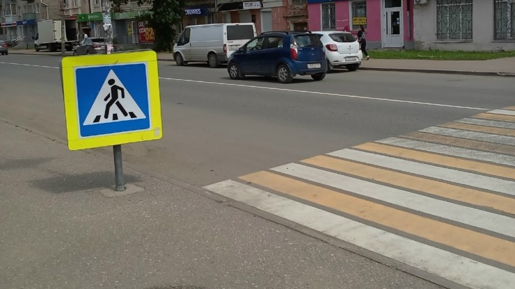 В Вышнем Волочке заметили дорожный знак для очень заниженных авто - новости ТИА