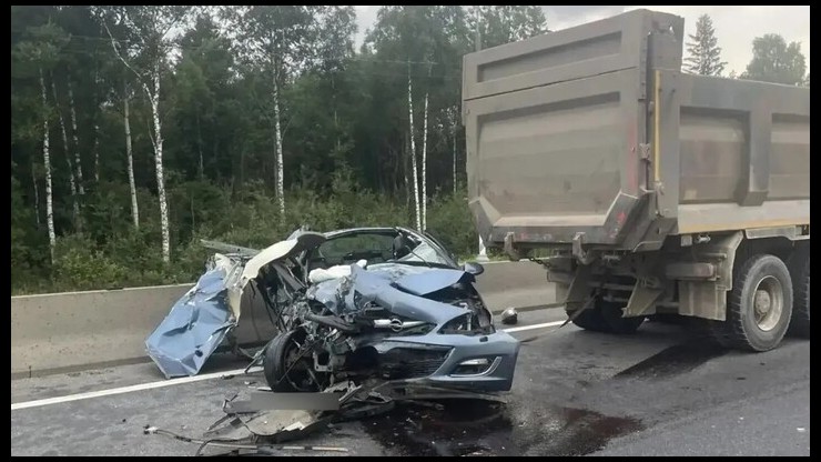 Два человека пострадали в страшном ДТП с легковушкой и грузовиком под Тверью - новости ТИА