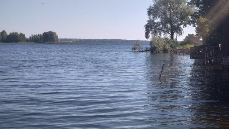 В Осташкове на озере Селигер демонтировали опасный пирс - новости ТИА