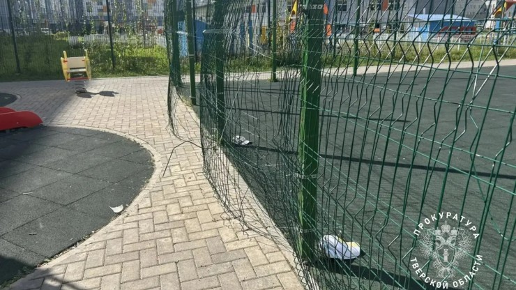 Прокуратура и СК начали проверку из-за травмы ребенка на площадке в Твери - новости ТИА