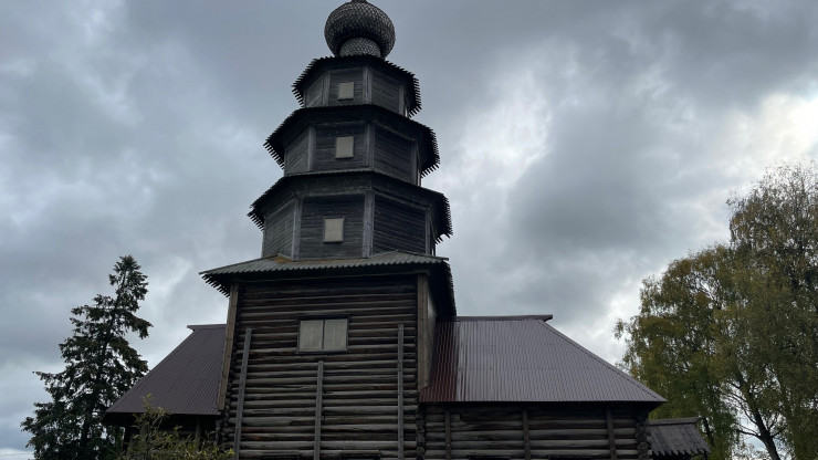 В Торжке открыли после ремонта старинную деревянную Тихвинскую церковь - новости ТИА