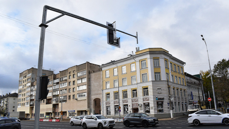 В Твери заработал светофор на пересечении Тверского проспекта и бульвара Радищева - новости ТИА
