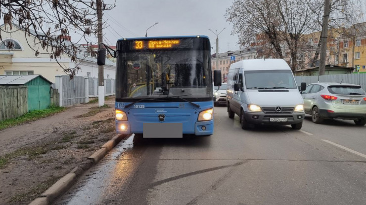 В Твери автобус сбил неадекватного пешехода - новости ТИА