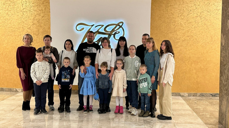 Семьям-победителям конкурса "Семейная копилка" вручили памятные подарки - новости ТИА