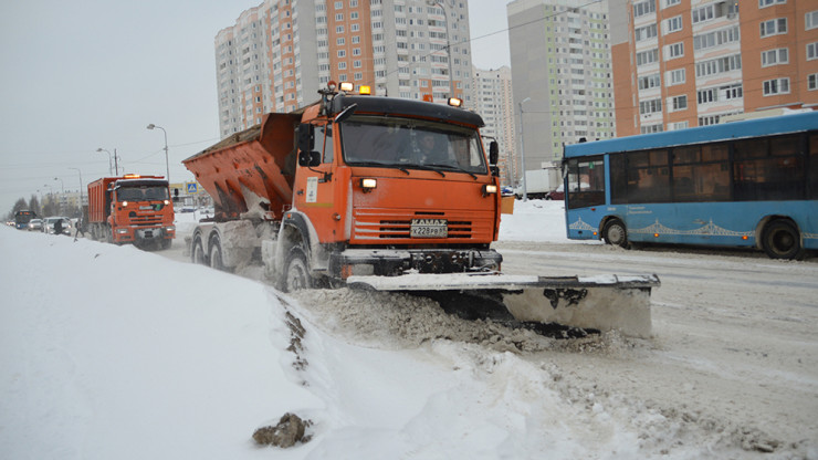 В Твери снег расчищают 20 машин - новости ТИА