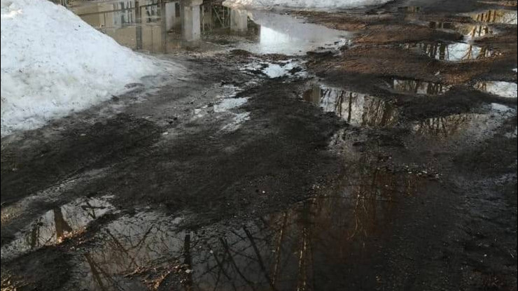 Ужасная дорога в Торжке, которую вычеркнули из ремонтной программы - народные новости ТИА