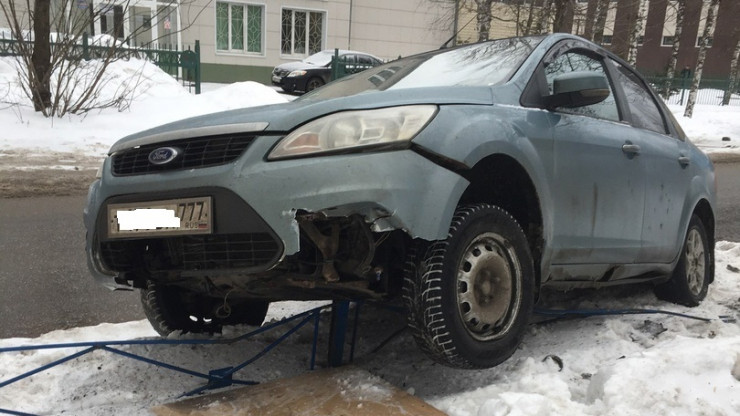 В Твери водитель иномарки "припарковался" на металлический забор - новости ТИА