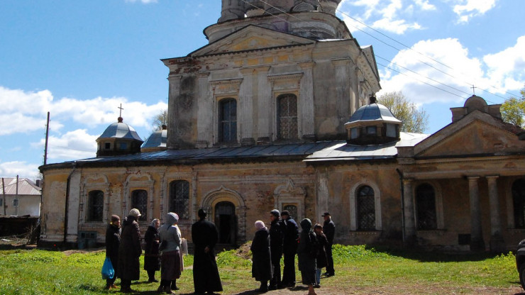 В храме 17 века в Осташкове впервые за 100 лет отслужили пасхальный молебен - новости ТИА