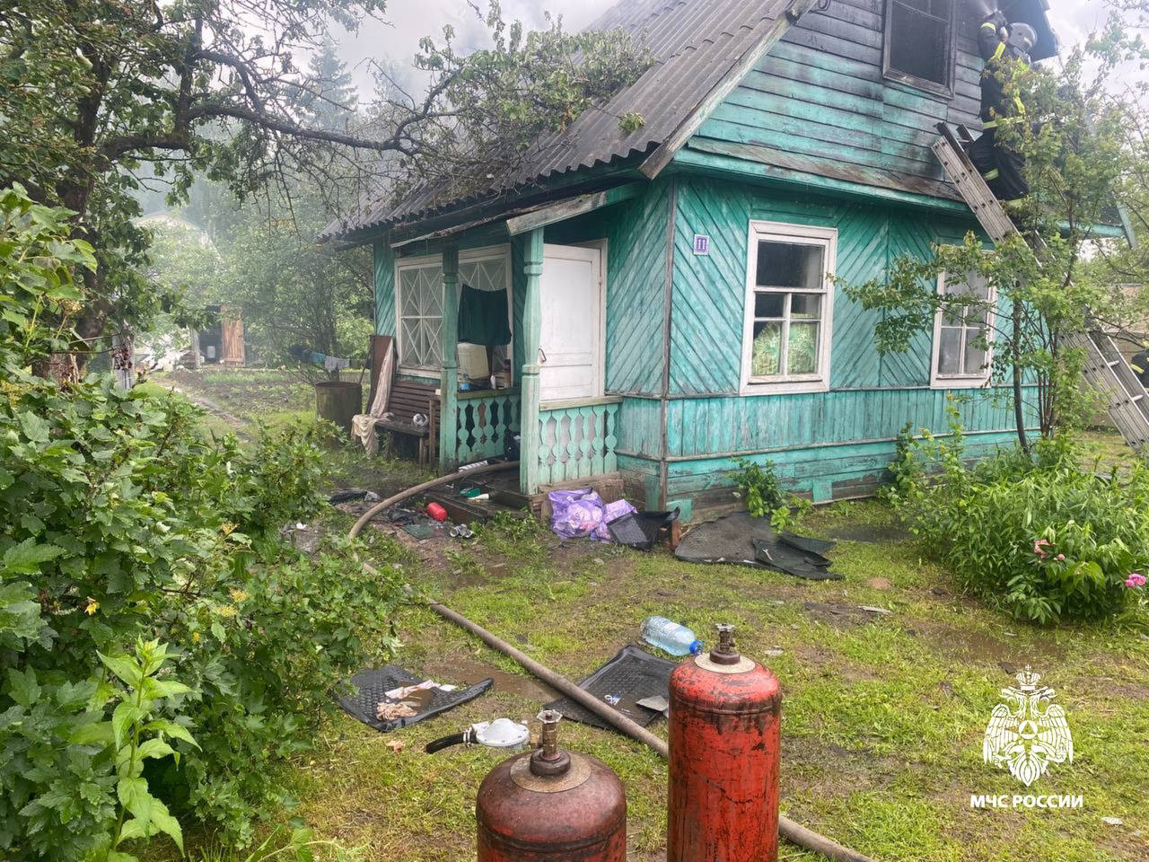 В Тверской области пожарные спасли дачный дом | 11.06.2024 | Тверь -  БезФормата