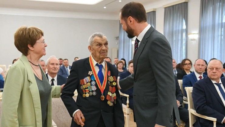 "Во взгляде – мудрость целой эпохи": Виталий Королев рассказал о вручении ордена фронтовику - новости ТИА