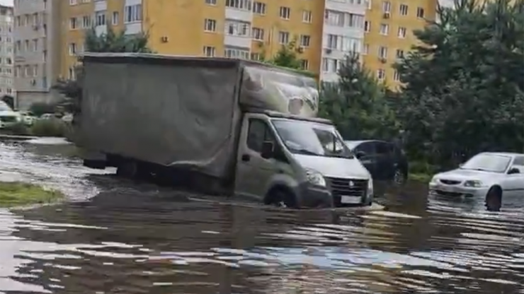 Появились видео и фото последствий сильной грозы и ливня в Твери - новости ТИА