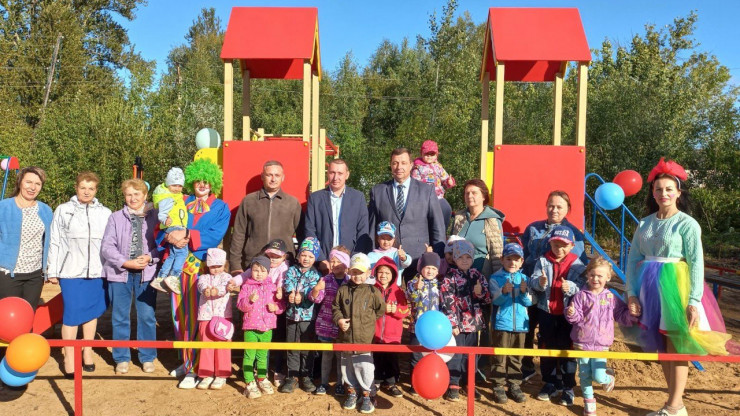 В поселке Сонково установили новую детскую площадку - новости ТИА