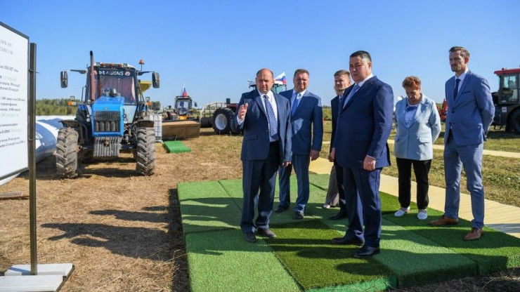Губернатор Игорь Руденя посетил колхоз "Мир" в Торжокском округе - новости ТИА