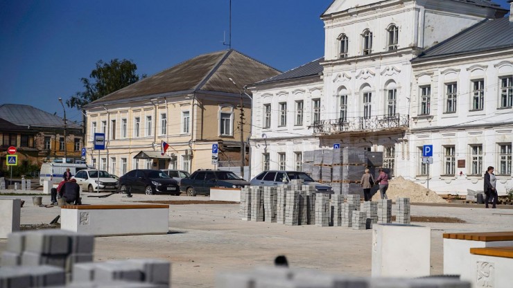 Игорь Руденя проинспектировал ход работ по благоустройству площади в Торжке - новости ТИА