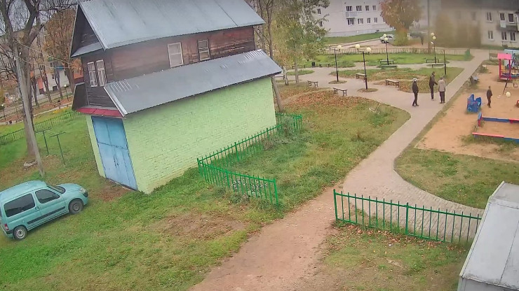 В Тверской области камера наблюдения сняла момент вандализма в сквере - новости ТИА