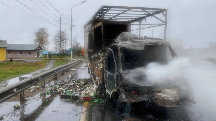 В Тверской области после ДТП выгорел автофургон "Газель" - новости ТИА