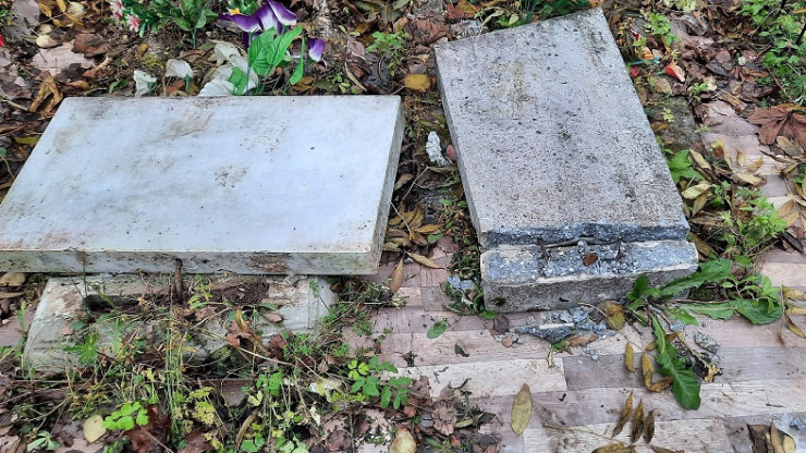 Во Ржеве неизвестные устроили погром на городском кладбище - новости ТИА