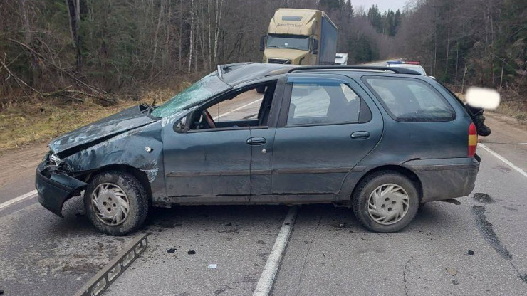 В Тверской области автомобиль улетел в кювет, пострадала девушка-водитель - новости ТИА