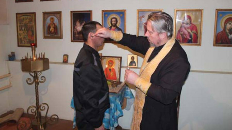 В СИЗО города Ржева осуждённый мужчина принял Крещение - новости ТИА