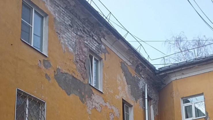 Прокуратура и СУ СК занялись протекающей крышей дома в центре Твери - новости ТИА