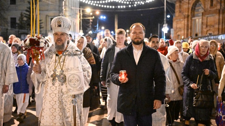 Виталий Королев встретил Светлую Пасху вместе с прихожанами Спасо-Преображенского кафедрального собора - новости ТИА