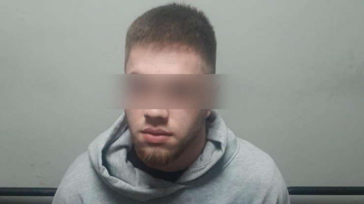 Тверские полицейские вычислили курьера аферистов, обманувших пенсионера на 1,5 миллиона рублей - новости ТИА