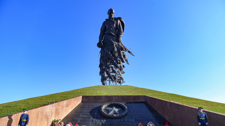 Авторам Ржевского мемориала Советскому солдату вручили Госпремию - новости ТИА