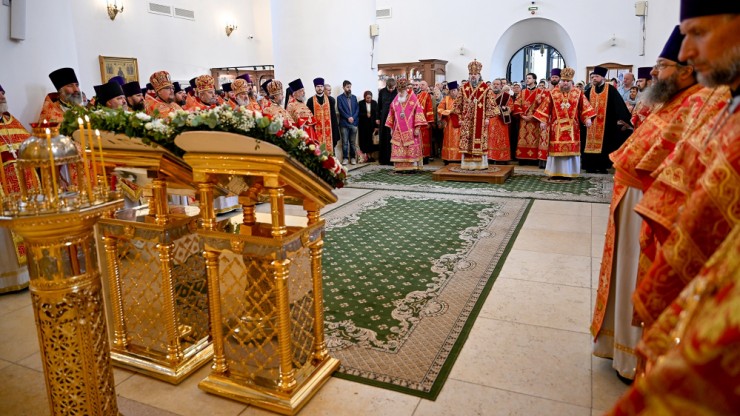 В Спасо-Преображенском соборе прошла служба в честь годовщины перенесения мощей Михаила Тверского - новости ТИА