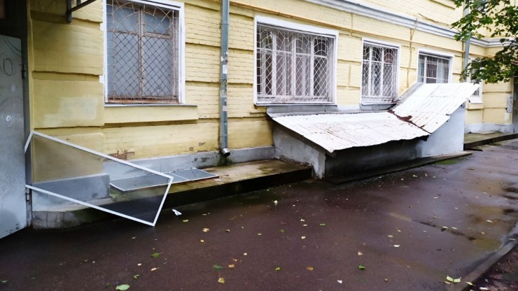 В Твери маленькая девочка выпала из окна - новости ТИА