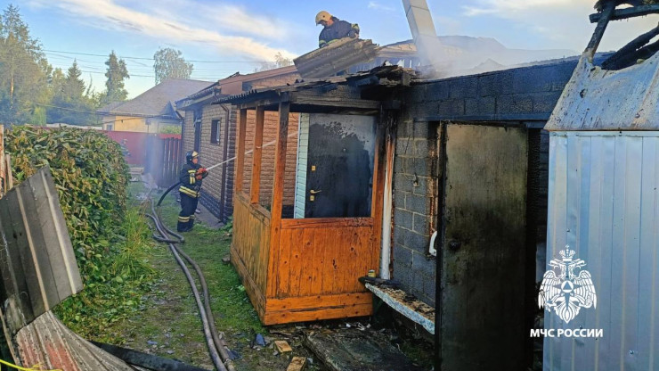 Во Ржеве пожарные больше двух часов тушили пожар в жилом доме - новости ТИА