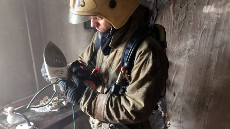 В Торжке забытый на кровати утюг едва не стал причиной трагедии - новости ТИА