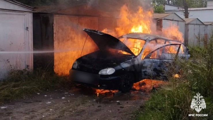 В Твери из-за сварочных работ сгорел автомобиль - новости ТИА