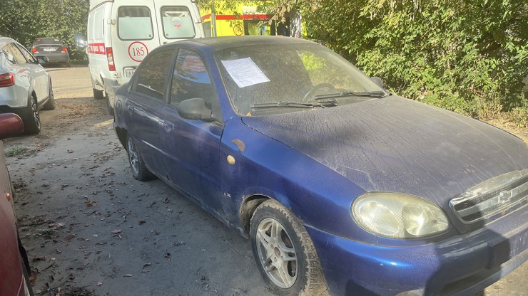 В Твери уберут синий Chevrolet, если не объявится хозяин - новости ТИА