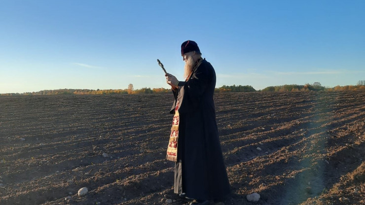 В Торжокском районе осеннюю посевную начали с молитвы на полях - новости ТИА